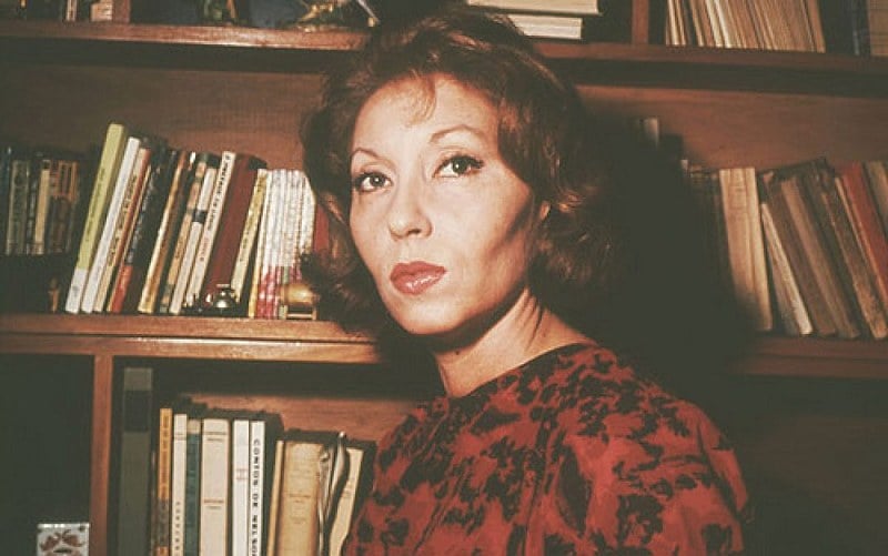 Clarice Lispector morreu em 9 de dezembro de 1977, aos 57 anos, devido a um câncer de ovário. Ela foi enterrada no cemitério do Caju. 
