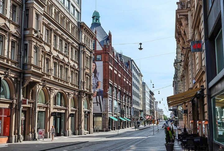 Apesar de um contexto global negativo, o relatório destaca que algumas nações no topo do ranking mantêm políticas consistentes de longo prazo que garantem estabilidade e uma sensação única de tranquilidade aos seus cidadãos.