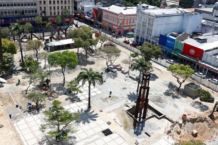 FORTALEZA, CEARÁ,  BRASIL- 08.09.2025: Visita às obras da Praça do Ferreira. (Daniel Galber/Especial para O POVO)
