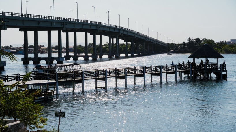 Ponte José Martins Rodrigues, que liga Fortaleza à Caucaia, é cartão postal da Barra do Ceará 