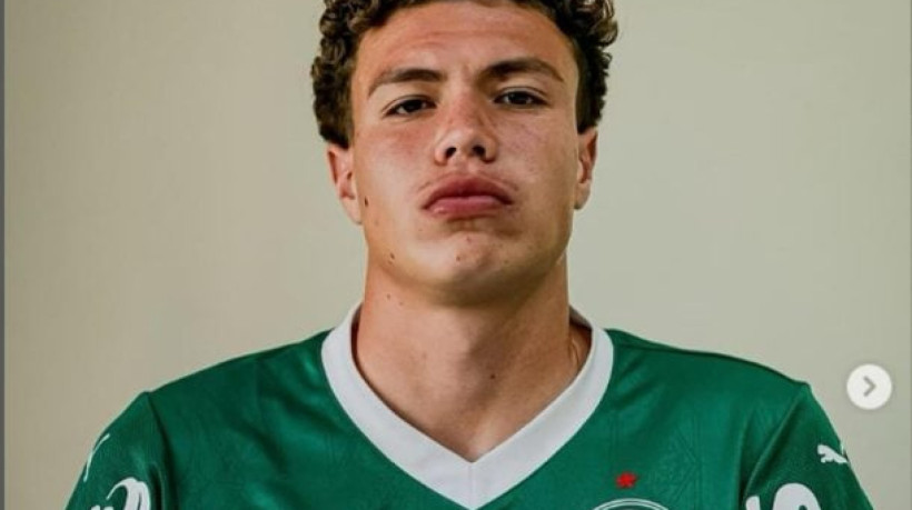 Thiago Barone estava no Coritiba e assina contrato até janeiro de 2027. Defensor tem 1,90m e 19 anos de idade