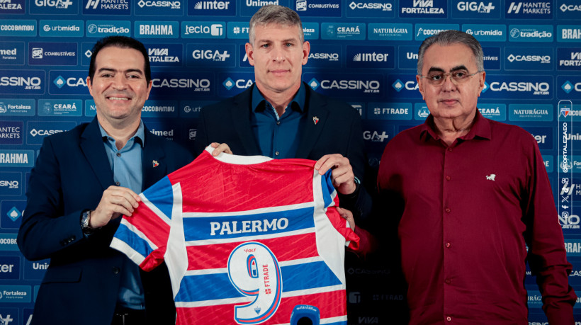 Martín Palermo foi apresentado ao lado do CEO da SAF do Fortaleza, Marcelo Paz, e o diretor de Futebol, Sérgio Papelin