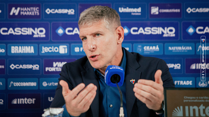 Técnico Martín Palermo em apresentação oficial pelo Fortaleza