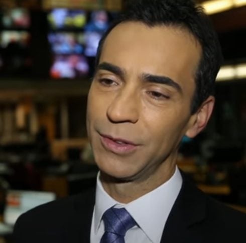 César Tralli nasceu em São Paulo, no dia 23 de dezembro de 1970, e se formou em Jornalismo pela Faculdade de Comunicação Cásper Líbero e cursou mestrado em ciências sociais na PUC de São Paulo.