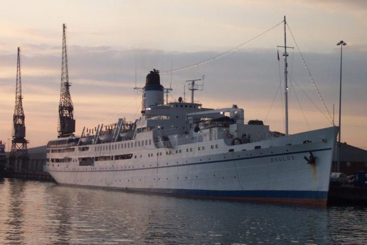 Por três décadas, o navio percorreu mais de 100 países sob o nome de MV Doulos.