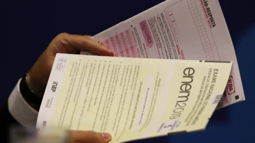 O Enem (Exame Nacional do Ensino M&eacute;dio) &eacute; aplicado desde 1998. Por meio dele, estudantes de todo o Pa&iacute;s conseguem participar de processos seletivos para ingressar em universidades 