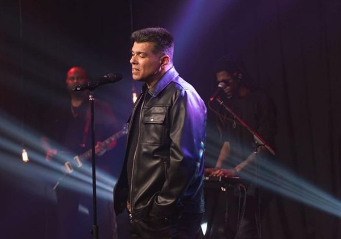 Em 2025, retomou a turnê Nada Apaga Essa Paixão para celebrar 30 anos de sua trajetória musical, apresentando repertório com seus principais hits.