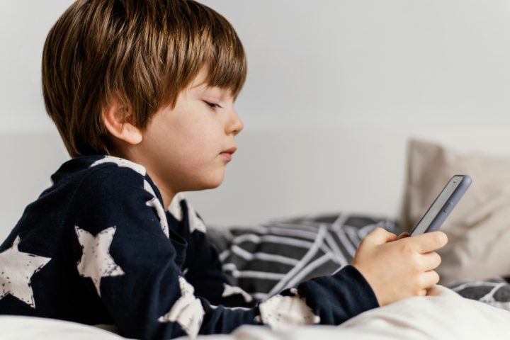 A atitude teria exposto menores de idade a funções consideradas inadequadas para sua faixa etária.