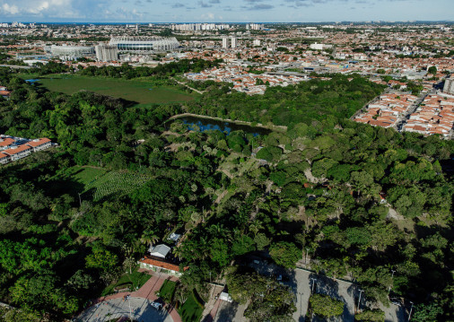 O Zool&oacute;gico Municipal Sargento Prata e O Parque Bot&acirc;nico, ambos no bairro Passar&eacute;, abrigam fauna e flora de Fortaleza. O bairro tamb&eacute;m guarda hist&oacute;rias e afetos da Capital; conhe&ccedil;a