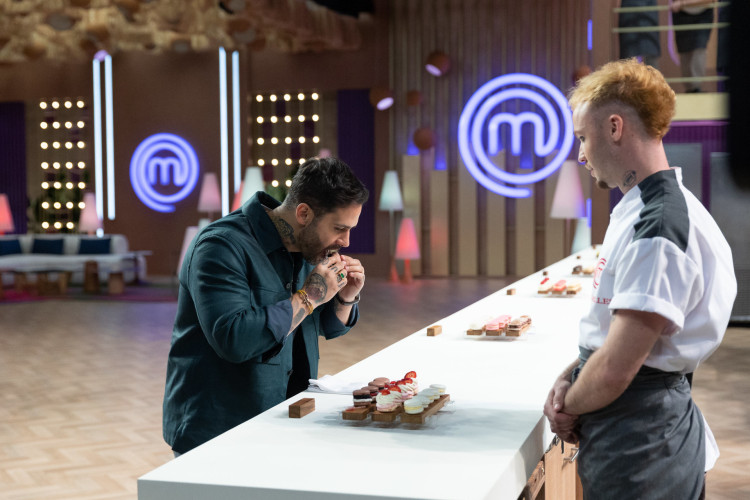Leo venceu a segunda prova do episódio ao servir o melhor trio de macarons 