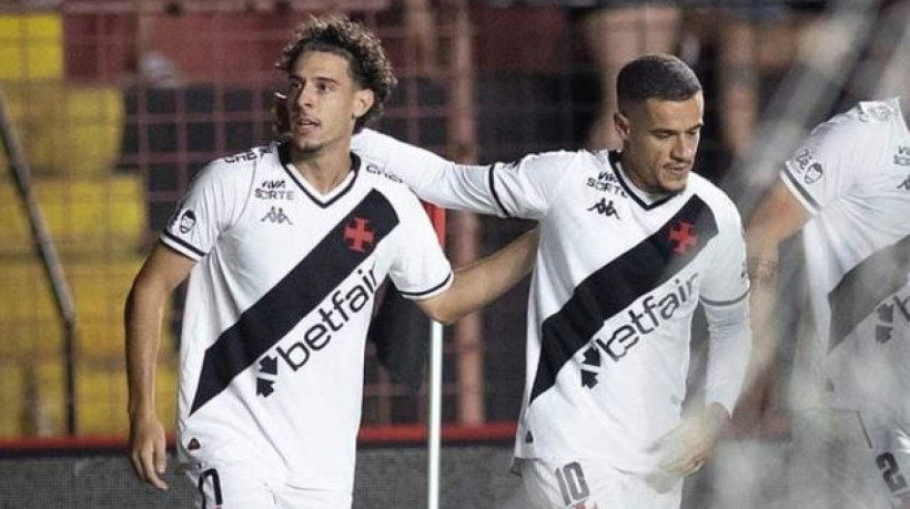 Português de 26 anos revela idolatria pelo craque cruz-maltino, afirmando que treinava finalização que marca o estilo do camisa 10