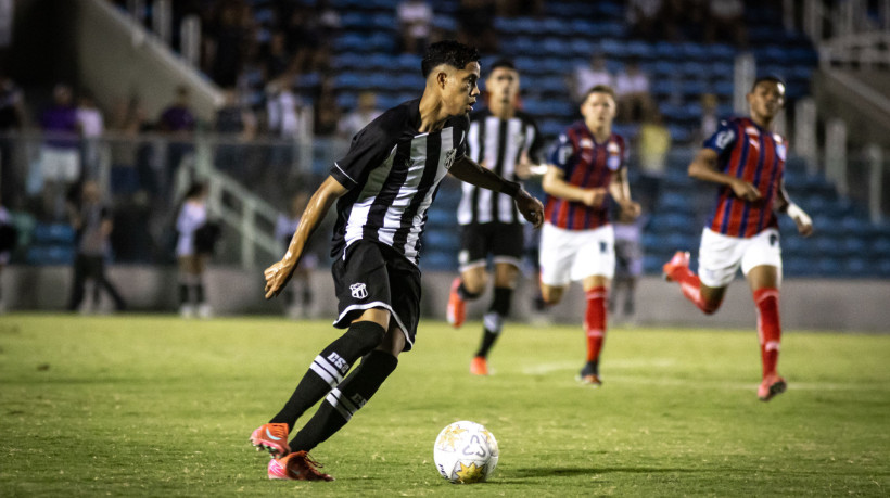 Jogo entre Ceará e Bahia, no estádio Presidente Vargas, em Fortaleza, válido como ida da final da Copa do Nordeste sub-20