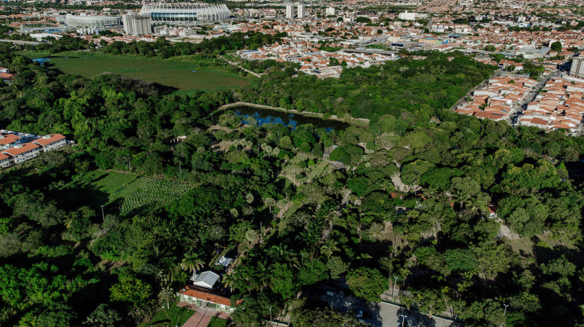 O Zool&oacute;gico Municipal Sargento Prata e O Parque Bot&acirc;nico, ambos no bairro Passar&eacute;, abrigam fauna e flora de Fortaleza. O bairro tamb&eacute;m guarda hist&oacute;rias e afetos da Capital; conhe&ccedil;a