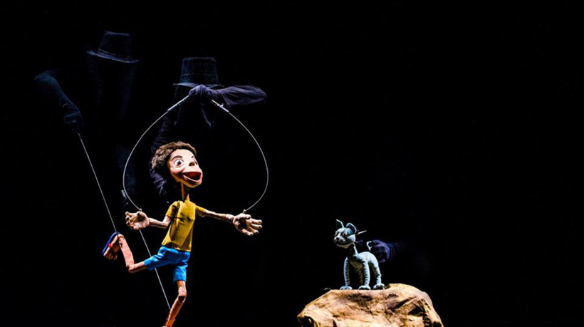 Teatro Celina Queiroz recebe apresentações da peça 'Quatro Patas', que reflete o uso excessivo de telas por crianças