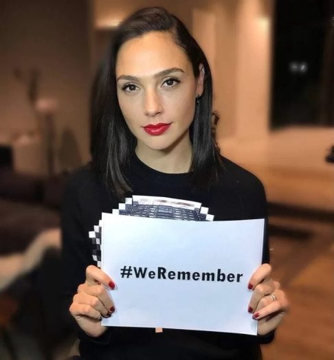 Gal Gadot tem se manifestado ativamente em apoio a Israel. Em outubro de 2023, ela assinou uma carta aberta condenando o Hamas.