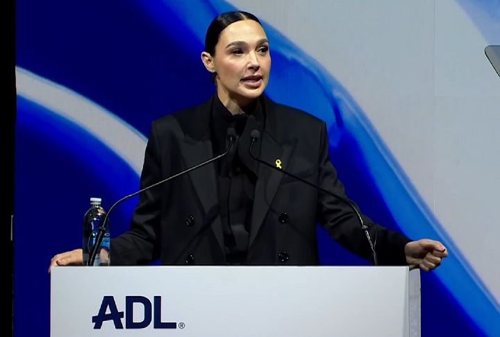 Em março de 2025, Gadot discursou contra o antissemitismo em evento da Anti-Defamation League, que lhe concedeu um certificado reconhecendo seu posicionamento.