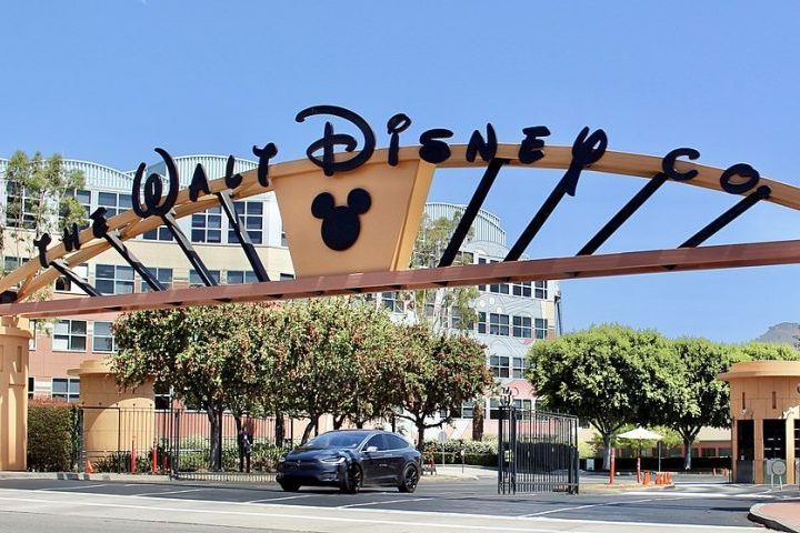 Após ser processada pela Comissão Federal de Comércio dos Estados Unidos (FTC), a Walt Disney concordou em pagar US$ 10 milhões (cerca de R$ 54 milhões) para encerrar a ação.