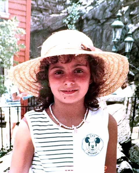 Filha de pai alemão e mãe brasileira, Vera passou os primeiros anos de vida falando apenas alemão até aprender a língua português na escola, quando já tinha cinco anos de idade.
