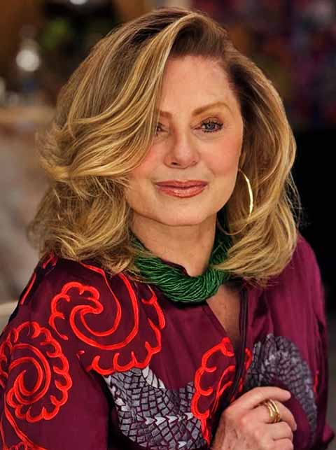 Vera Lúcia Berndt Fischer nasceu em 27 de novembro de 1951 em Blumenau, no Vale do Itajaí, em Santa Catarina. Ela é reconhecida pela beleza e trajetória que abrange desfiles, cinema, televisão e teatro. 

