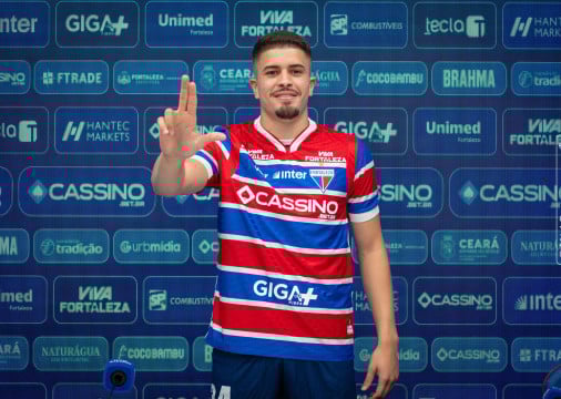 O zagueiro Lucas Gazal foi apresentado oficialmente pelo Fortaleza