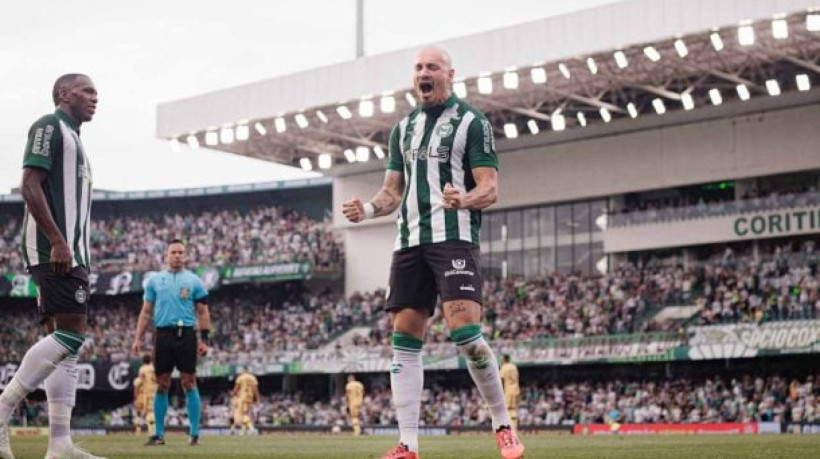 Zagueiro convoca a torcida para o confronto direto contra o vice-líder Goiás e espera a vitória como um 