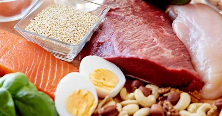 A colina auxilia no transporte de gordura do fígado. E, quando uma pessoa apresenta deficiência, ela pode ter fígado gorduroso., explicou Jiang. 