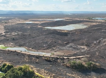 Incêndio destruiu área de pastagem e reservas de alimentos para animais na fazenda 