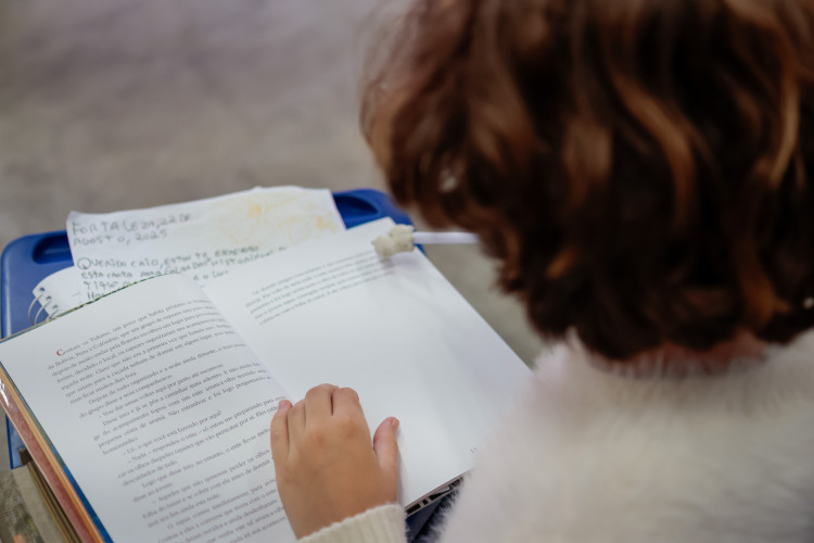 Governos buscam conciliar restri&ccedil;&otilde;es do uso de celulares com aplica&ccedil;&otilde;es pedag&oacute;gicas dos aparelhos