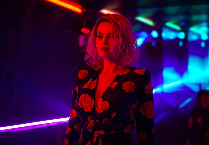 O longa-metragem foi aplaudido e premiado no Festival de Cannes de 2024, mas levou apenas dois Oscars - Melhor Atriz Coadjuvante (Zoe Saldaña) e Melhor Canção Original ('El Mal). No filme, Selena Gomez interpreta a esposa do líder de um cartel de drogas. 
