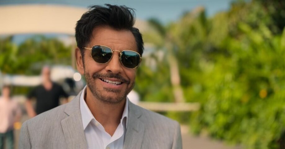 Recentemente, Selena Gomez também foi centro de uma polêmica após o diretor e ator mexicano Eugenio Derbez criticar sua performance no filme Emilia Pérez, que liderou indicações ao Oscar 2025. Após repercussão negativa de suas declarações, Derbez pediu desculpas à atriz. 
