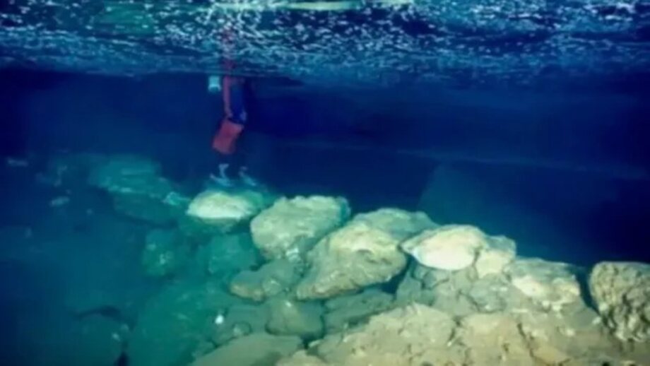 Estudos feitos em uma ponte de pedra submersa em caverna na ilha de Maiorca, no Mediterrâneo, revelaram que os humanos viveram na região em época anterior ao que se suponha. 
