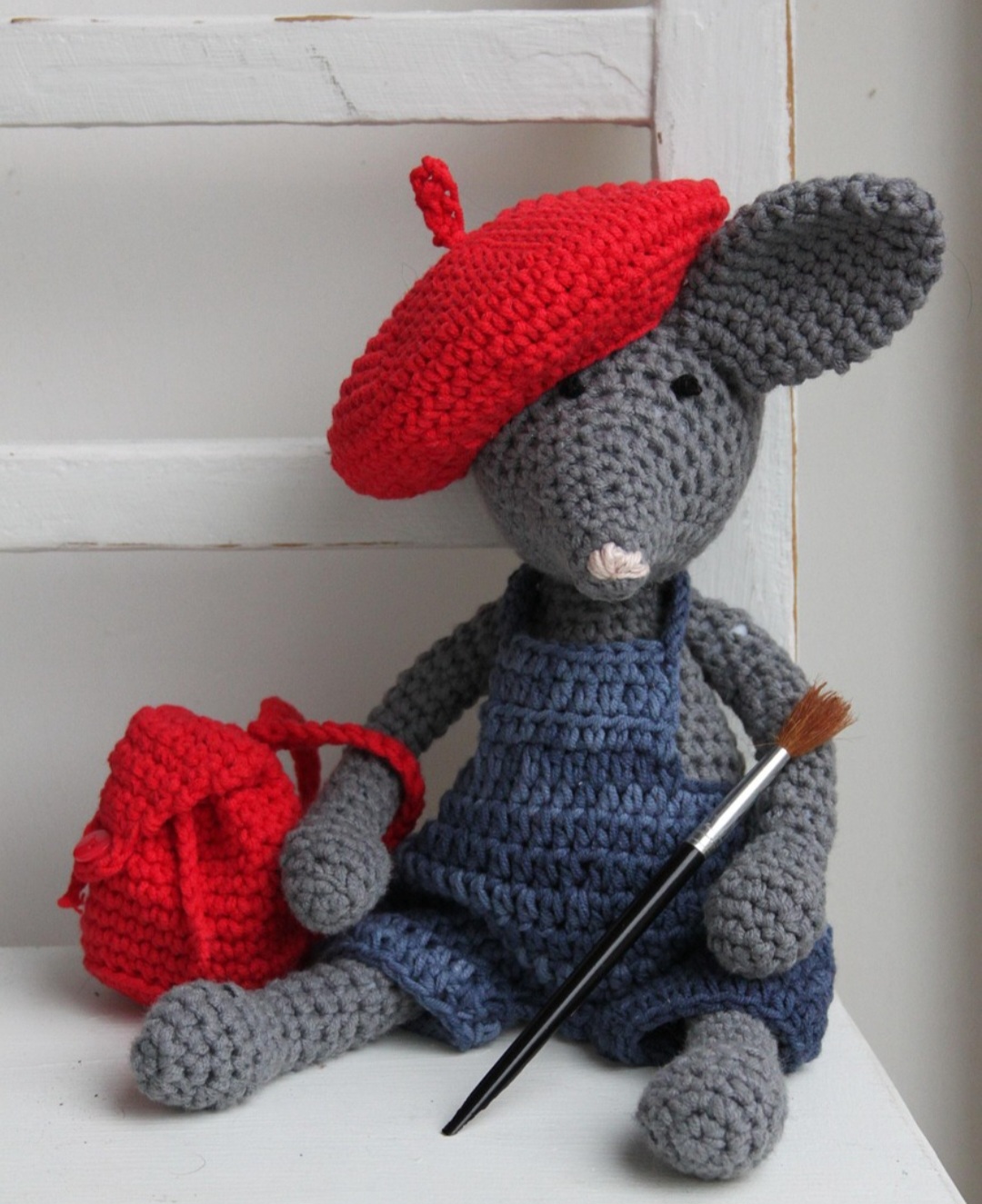 O Granny Square, conhecido como “quadrados da vovó”, como ficaram misturavam diversos pontos e cores e eram utilizados para roupas, colchas e almofadas. Foi extremamente popularizado devido ao movimento hippie, a partir da década de 1960.