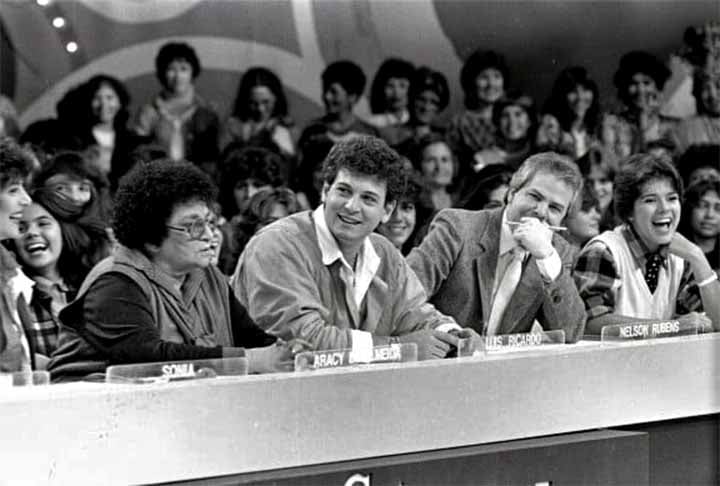 Silvio Santos, aliás, morreu aos 93 anos, no dia 17 de agosto de 2024, em decorrência de uma broncopneumonia após infecção por H1N1. Relembre os jurados de um dos quadros mais emblemáticos da história da carreira do maior nome da TV do Brasil. 