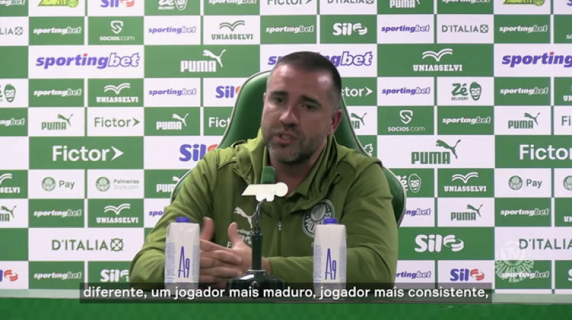 João Martins rasga elogios sobre evolução de Flaco López 