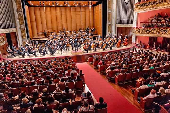 Ele foi palco fundamental para a consolidação de vozes e correntes artísticas no Brasil.
