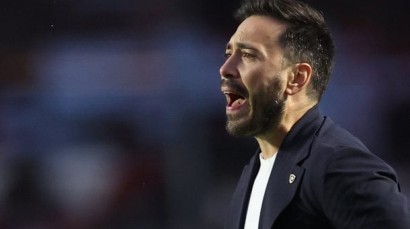 Técnico mandou a campo um time com três volantes e Danilo atuando na ponta direita em revés para o São Paulo, no Morumbis