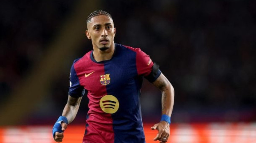 Atacante brasileiro, castigado por atraso em treino, entra somente no segundo tempo e se torna um dos destaques da goleada dos catalães