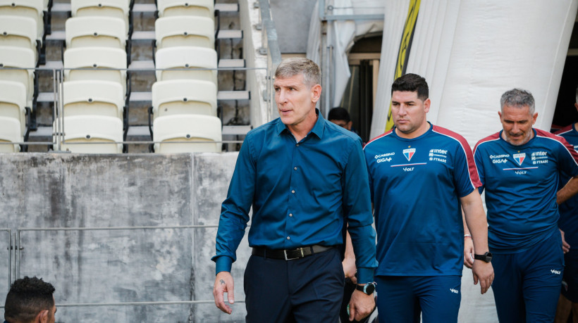 FORTALEZA, CEARÁ, BRASIL, 13-09-2025: Jogo Fortaleza x Vitória, pela série A do Campeonato Brasileiro. O jogo marca a estreia do treinador Martín Palermo.  Na foto, Martín Palermo. (Foto: Fernanda Barros/ O Povo)