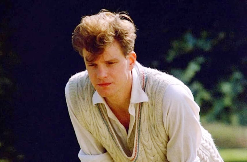 Sua estreia marcante ocorreu em 1984, com o filme Another Country, onde interpretou o idealista Tommy Judd. Esse papel não apenas revelou seu talento dramático, como também abriu portas para uma carreira cinematográfica sólida e internacional.