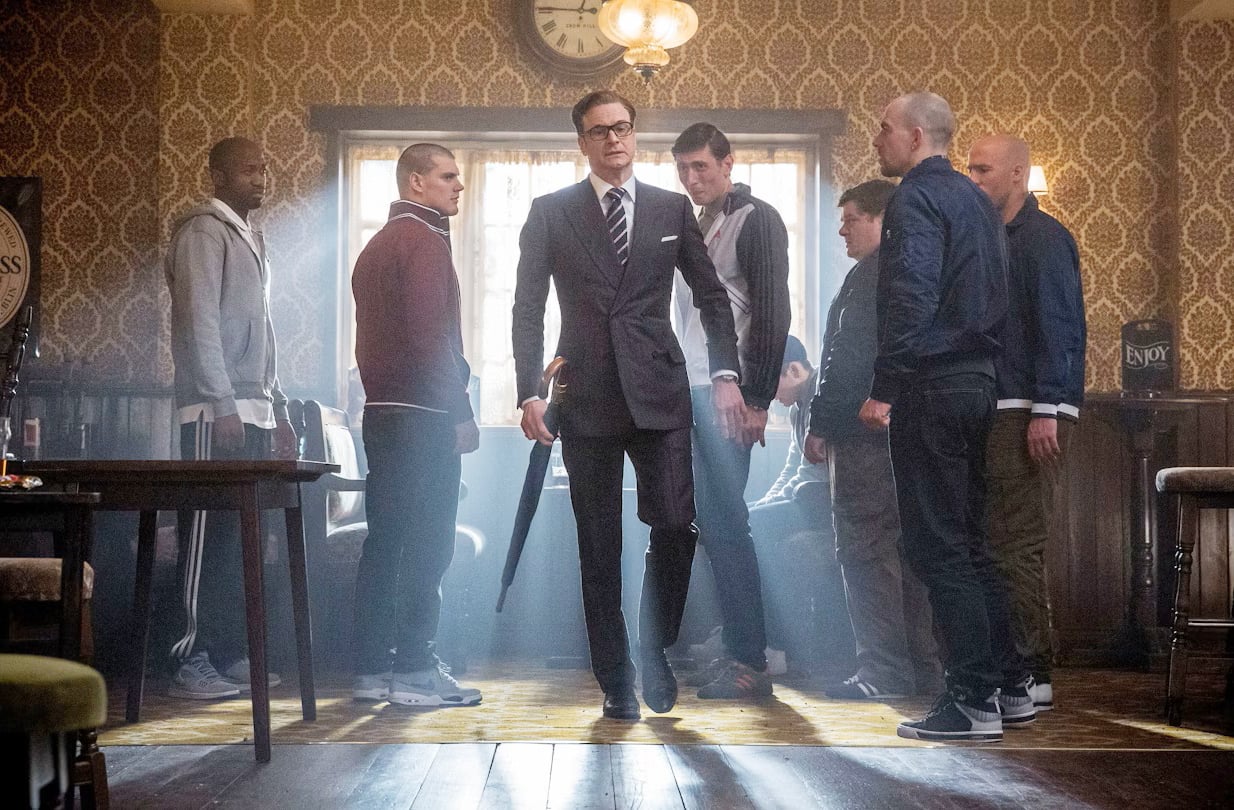 Colin Firth atuou em gêneros variados: comédias românticas, dramas históricos, thrillers intensos e filmes de ação como Kingsman.
