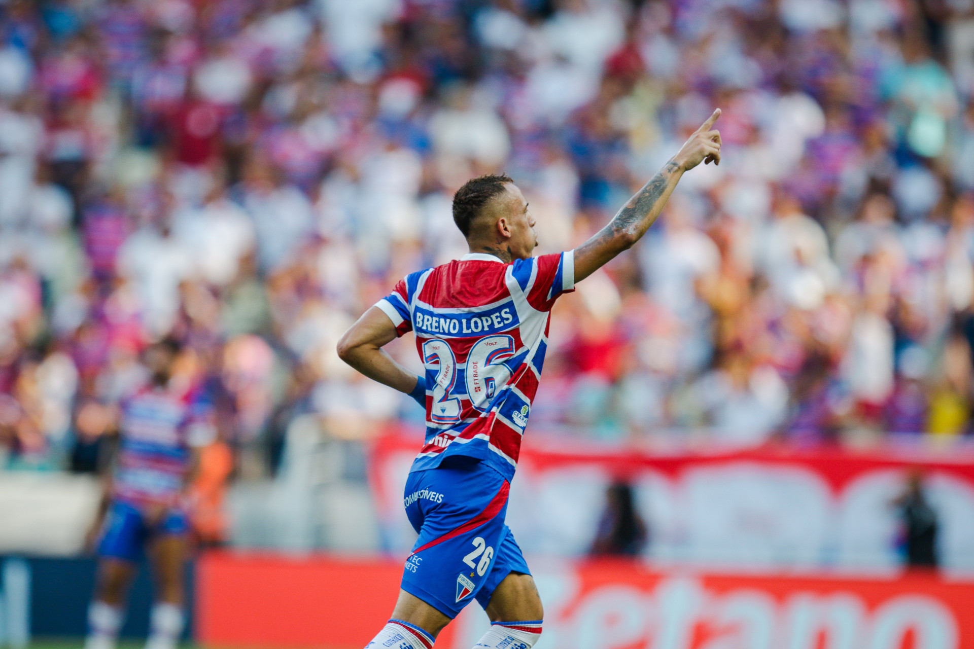 FORTALEZA, CEARÁ, BRASIL, 13-09-2025: Jogo Fortaleza x Vitória, pela série A do Campeonato Brasileiro. O jogo marca a estreia do treinador Martín Palermo. Na foto, comemoração de Breno Lopes. (Foto: Fernanda Barros/ O Povo) (Foto: FERNANDA BARROS)