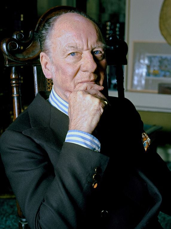 John Gielgud (1904-2000) - Além de diretor, ele também foi um dos atores britânicos de teatro mais importantes do século 20. Chegou aos quatro prêmios quando conquistou o Emmy em 1991 por seu papel na minissérie “Summer’s Lease”.