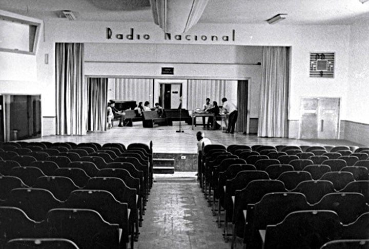 Antes, na segunda metade da década de 1930 o prédio passou a ser sede da Rádio Nacional, inaugurada em 1936 e que foi um marco na história da comunicação no Brasil.
