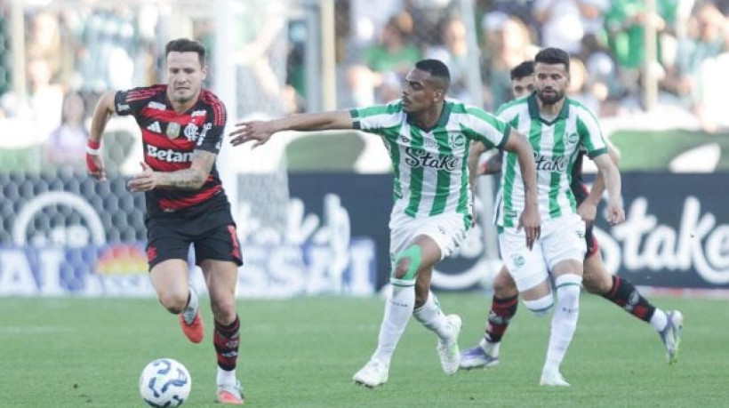 Jogador acompanhou a chegada de Marco Ñíguez Salamanca, seu terceiro filho, antes de desembarcar em Caxias do Sul para enfrentar o Juventude