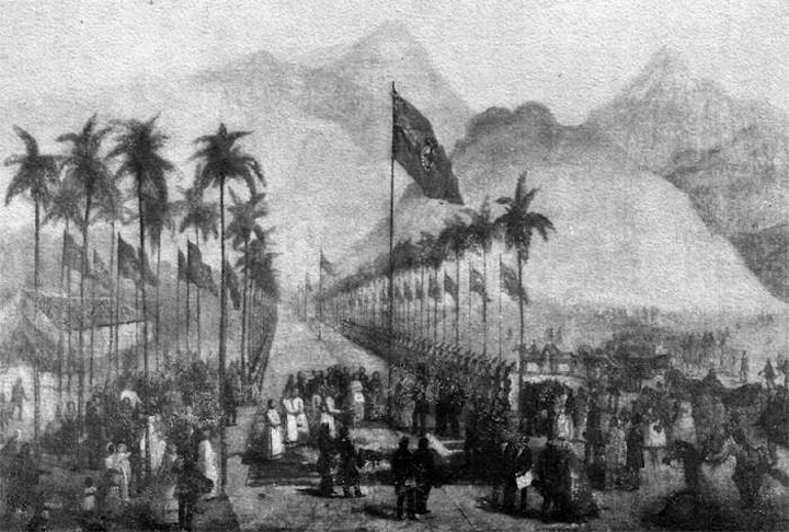 Durante o século 19, foi ponto estratégico da Estrada de Ferro Mauá, a primeira ferrovia do Brasil, inaugurada em 1854 por Visconde de Mauá.