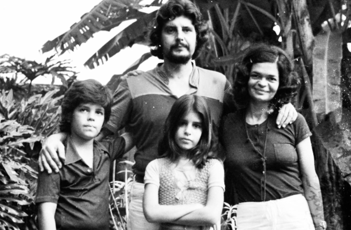 É a filha mais velha da bibliotecária carioca Vera Marina Sampaio de Lacerda e do arquiteto português Armando Abreu. Tem um irmão que se chama Felipe Abreu. Seus pais, contudo, já são falecidos.