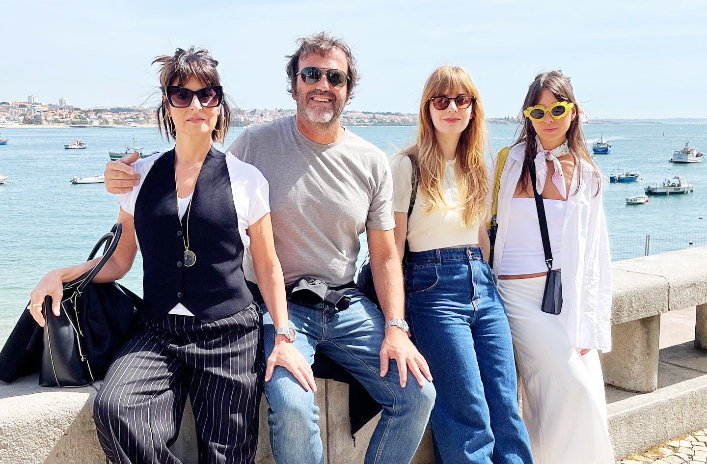 A cantora carioca tem duas filhas, Sofia e Alice, fruto do primeiro casamento com o designer e artista plástico Luiz Stein. Ela se casou pela segunda vez em 2012, com o baterista Tuto Ferraz, mantendo, assim, uma parceria pessoal e profissional.