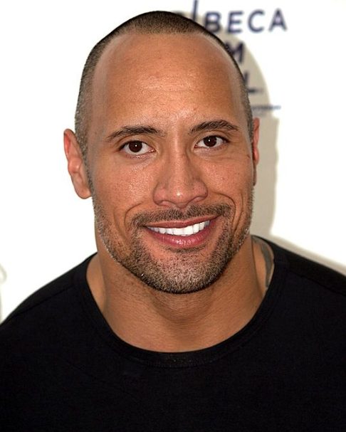 Dwayne Johnson nasceu em 2 de maio de 1972, na Califórnia, EUA. Atualmente, ele é considerado uma das maiores estrelas de Hollywood.