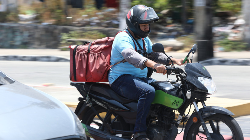 Uso do celular no trânsito exige cautela e pode resultar em infração gravíssima