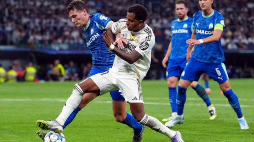 Atacante sofre pênalti, elogia entrosamento com Mbappé e fala sobre foco na Seleção Brasileira após a estreia na Champions